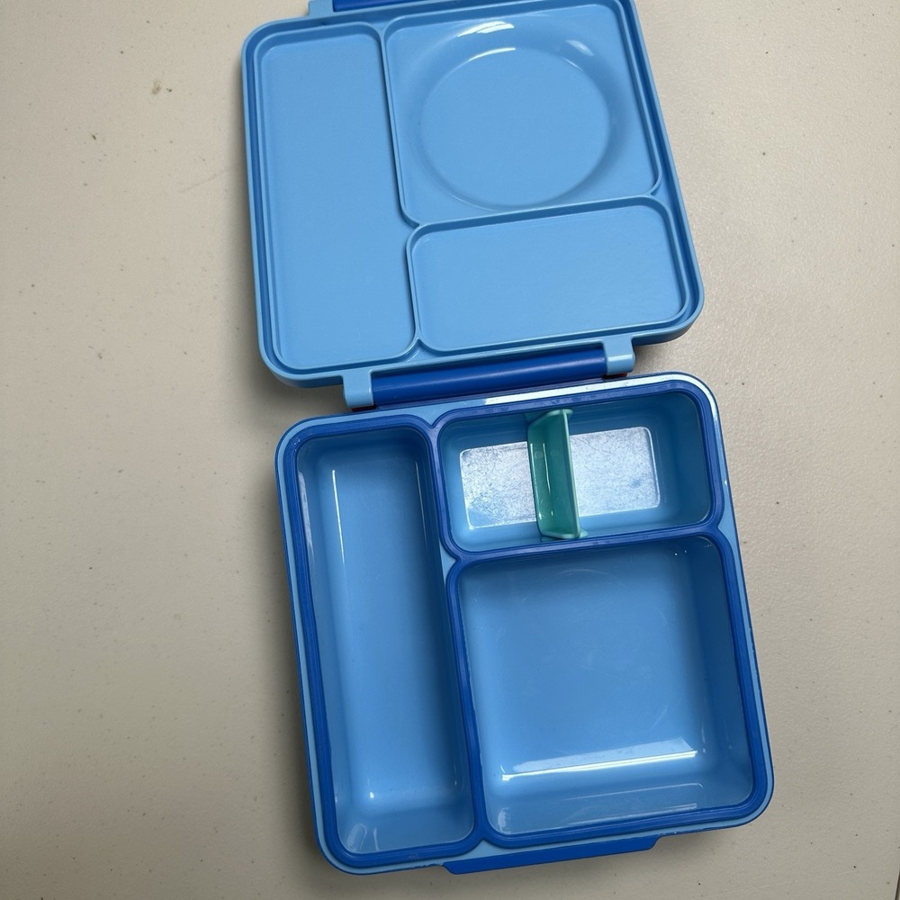 OmieBox Insulated Bento Box, 3 compartments, MISSING HOT FOOD CONTAINER